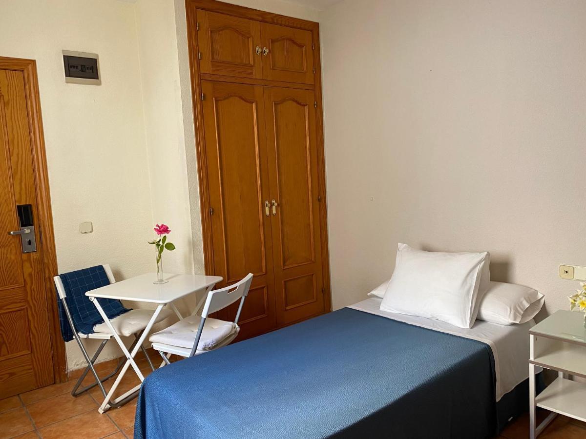 Hostal Moscatel Малага Екстериор снимка
